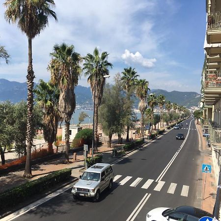 La Dimora Delle Sirene Apartment Salerno Bagian luar foto