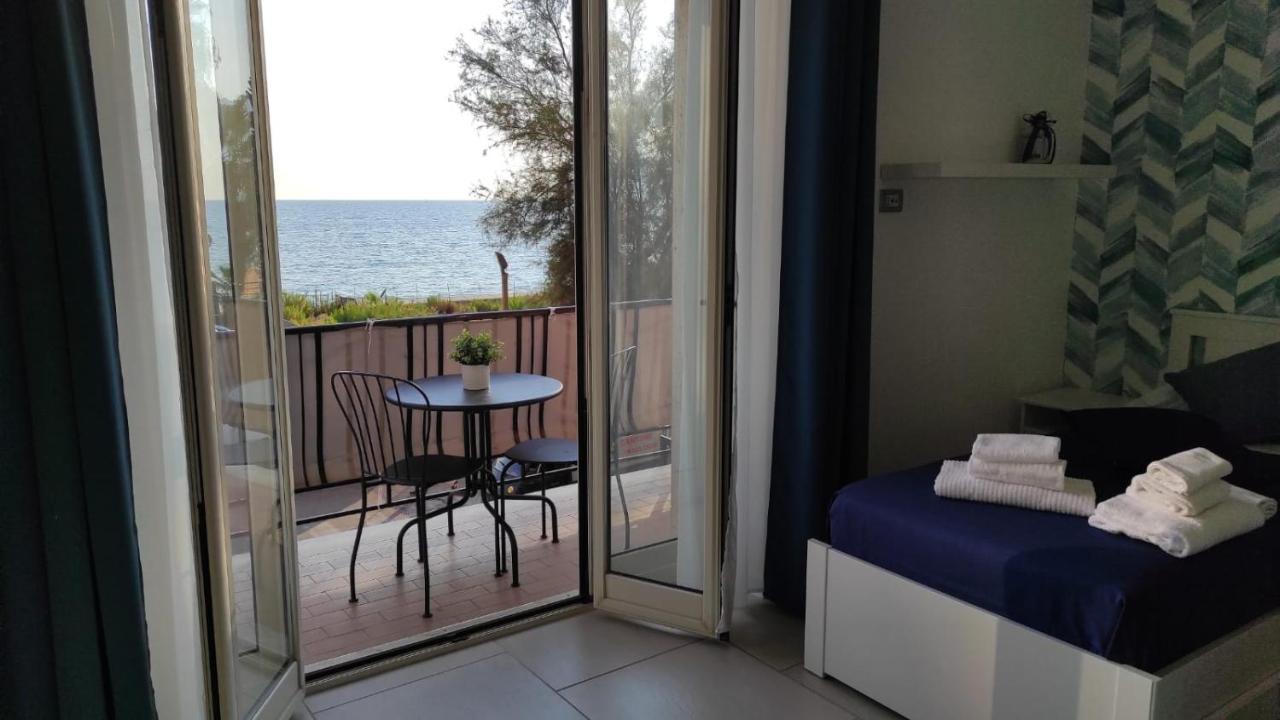 La Dimora Delle Sirene Apartment Salerno Bagian luar foto