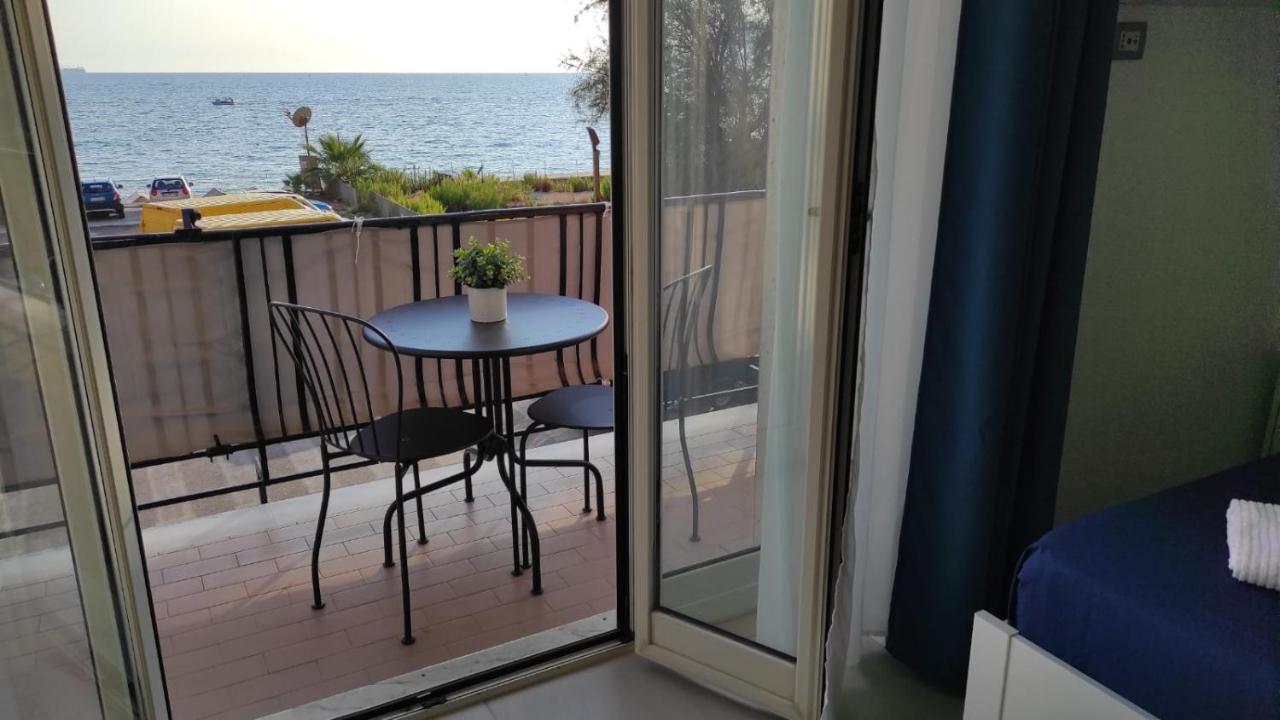 La Dimora Delle Sirene Apartment Salerno Bagian luar foto
